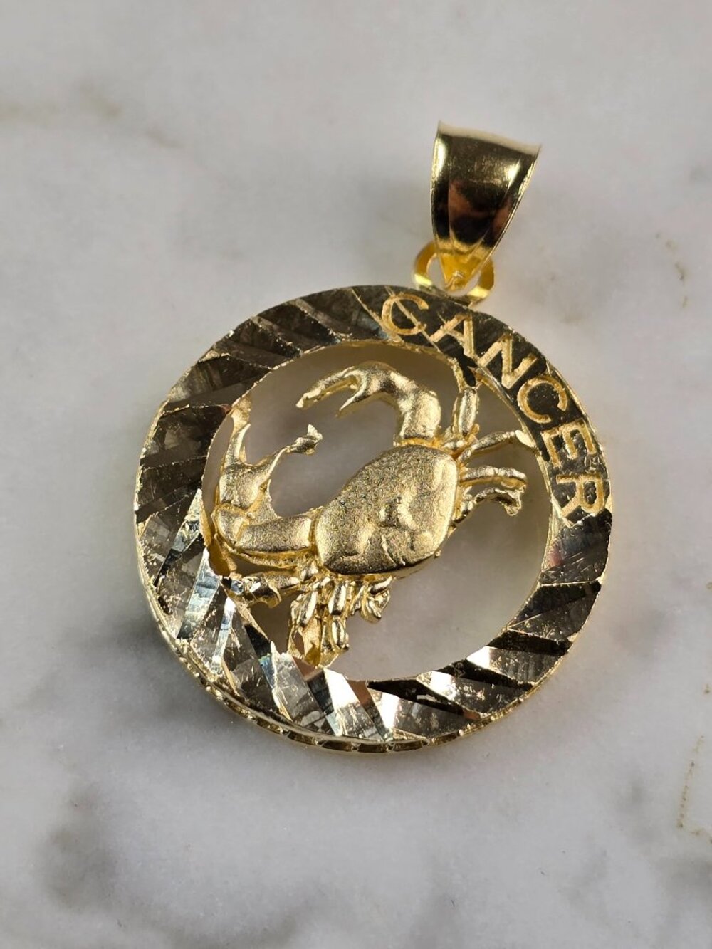 Womens Vintage Estate Gold Tone Zodiac Cancer Crab Pendant E2377
